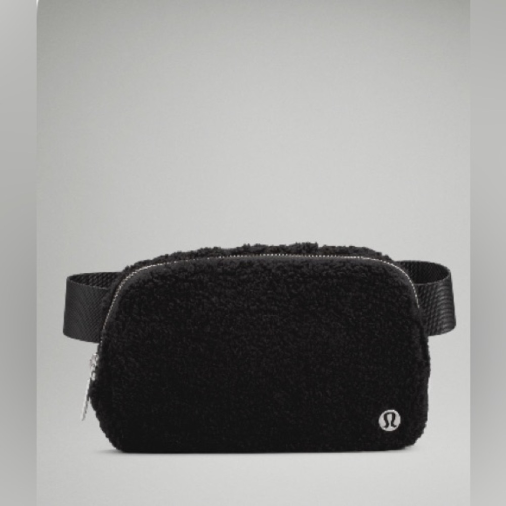 Lululemon Everywhere Fleece Belt Bag 1L - Picture 3 of 11